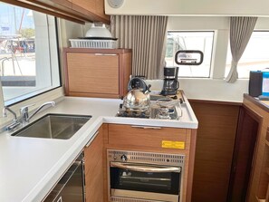 Private kitchen - Sun-Kissed Sailing Adventure in the Ionian Islands, Lefkada (Lefkada)
