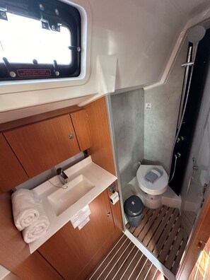 Shower - Sun-Kissed Sailing Adventure in Islas Sarónicas (Alimos)