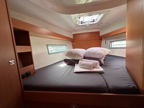 2 bedrooms, in-room safe - Sun-Kissed Sailing Adventure in Islas Sarónicas (Alimos)