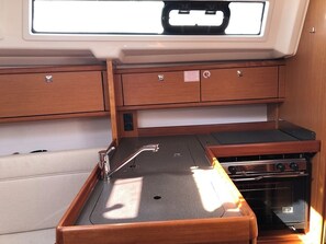 Private kitchen - Sun-Kissed Sailing Adventure in the Dodecanese Islands (Kos)
