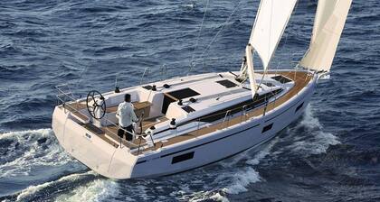 Sun-Kissed Sailing Adventure in Islas SarĂłnicas