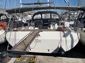 Marina - Sun-Kissed Sailing Adventure in Islas Sarónicas (Alimos)