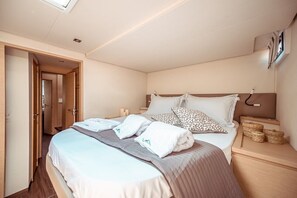 5 bedrooms - Sun-Kissed Sailing Adventure in Islas Sarónicas (Alimos)