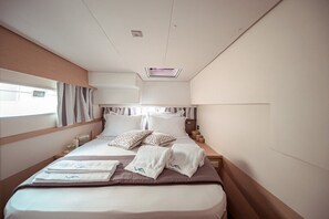 5 bedrooms - Sun-Kissed Sailing Adventure in Islas Sarónicas (Alimos)