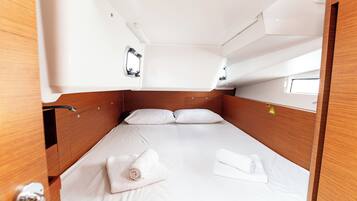 4 bedrooms, in-room safe