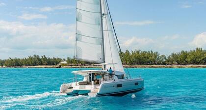 Sun-Kissed Sailing: A Luxurious Beach Experience in Nikiti, Macedonia