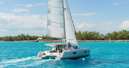 Sun-Kissed Sailing: A Luxurious Beach Experience in Nikiti, Macedonia