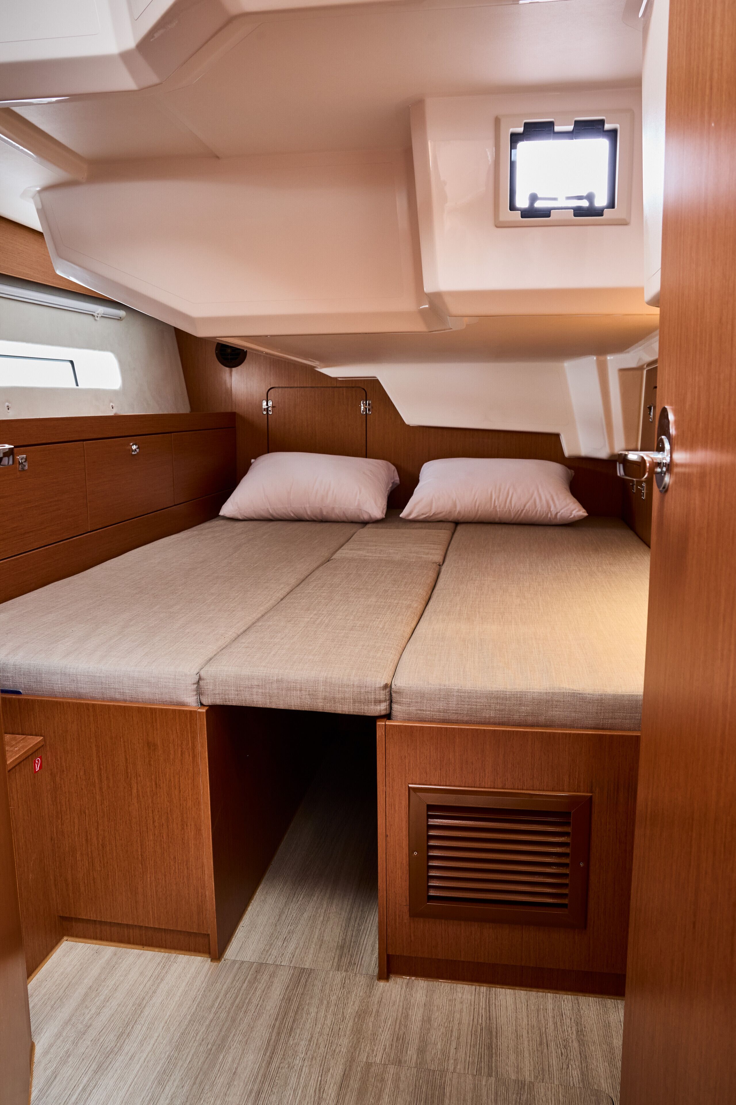 4 bedrooms, in-room safe