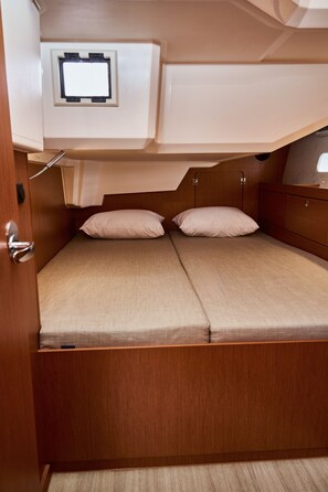 4 bedrooms, in-room safe - Sun-Kissed Sailing Adventure in Islas Sarónicas (Alimos)