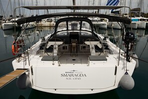 Marina - Sun-Kissed Sailing Adventure in Islas Sarónicas (Alimos)