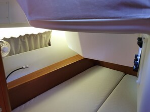 2 bedrooms, in-room safe - Sun-Kissed Sailing Adventure in Islas Sarónicas (Alimos)