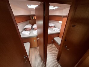 3 bedrooms, in-room safe - Sun-Kissed Sailing Adventure in Islas Sarónicas (Alimos)
