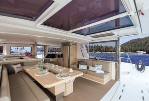 Outdoor dining - Sun-Kissed Sailing Adventure in Islas Sarónicas (Alimos)