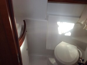 Shower - Sun-Kissed Sailing Adventure in Islas Sarónicas (Alimos)