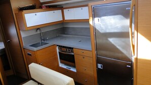 Interior - Sun-Kissed Sailing Adventure in Islas Sarónicas (Alimos)