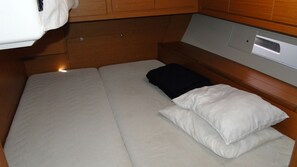 4 bedrooms - Sun-Kissed Sailing Adventure in Islas Sarónicas (Alimos)