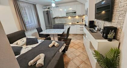 Apartments Diadora - Studio apartment Stone