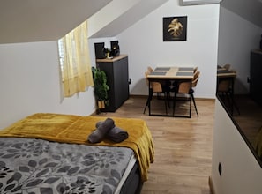Fer et planche Ă repasser, accĂšs Internet, draps fournis