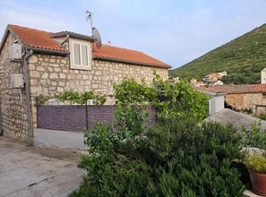 Property grounds - Apartments Diadora - One bedroom apartment Sun (Vis)