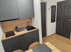 Fridge, cookware/dishes/utensils - Apartments Diadora - One bedroom apartment Sun (Vis)