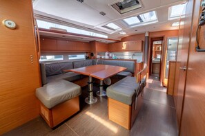Interior - Sun-Kissed Sailing Adventure in Islas Sarónicas (Alimos)