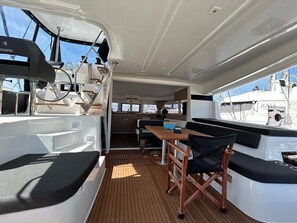 Outdoor dining - Sun-Kissed Sailing Adventure in Islas Sarónicas (Alimos)