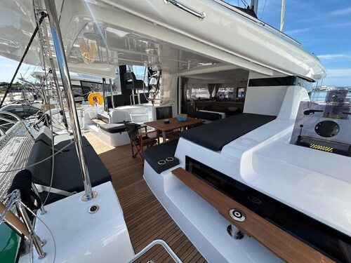 Sun-Kissed Sailing Adventure in Islas Sarónicas