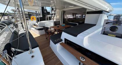 Sun-Kissed Sailing Adventure in Islas Sarónicas