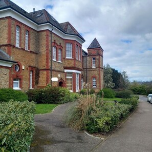 Exterior - Welcome to Highland Village 
We’re delighted to host you! (London)