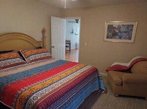 Room - Fordsresidential, Centrally located 2-bedroom apartment. (Rome)