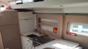 Private kitchen - Sun-Kissed Sailing Adventure in the Saronic Islands (Laurium)
