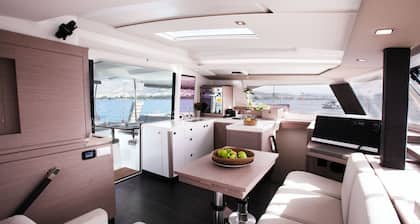 Sun-Kissed Sailing Adventure in the Stunning Islas Cícladas