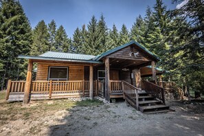 Exterior - Twin Ponds Cabin - Riverside family getaway in a National Forest! (Easton)