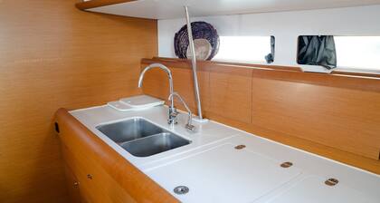 Sun-Kissed Sailing Adventure in Islas Sarónicas