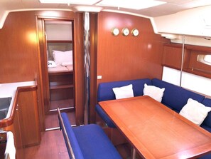 3 bedrooms, in-room safe - Sun-Kissed Sailing Adventure in Islas Sarónicas (Alimos)