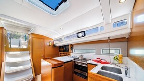 Private kitchen - Sun-Kissed Sailing Adventure in the Saronic Islands (Laurium)