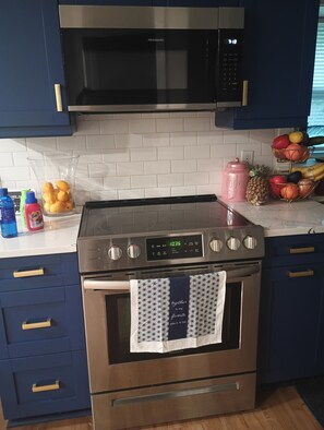 Private kitchen - 3-bedroom house in Atlanta with AC. 10 minutes from Mercedes Benz Stadium (Atlanta)