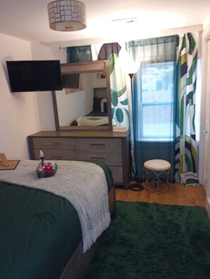 3 bedrooms, iron/ironing board, WiFi, bed sheets - 3-bedroom house in Atlanta with AC. 10 minutes from Mercedes Benz Stadium (Atlanta)