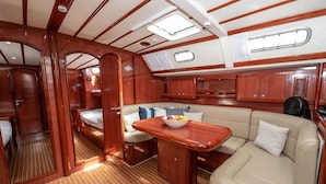 Interior - Sun-Kissed Sailing Adventure in Islas Sarónicas (Alimos)