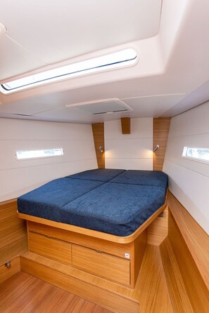 2 bedrooms - Sun-Kissed Sailing Adventure in the Saronic Islands (Laurium)