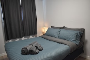 Desk, iron/ironing board, WiFi, bed sheets