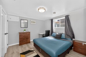 Desk, iron/ironing board, WiFi, bed sheets
