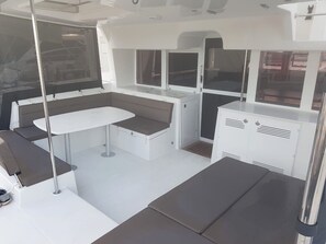 Outdoor dining - Sun-Kissed Sailing Adventure in Islas Cícladas, Mykonos (Mikonos)