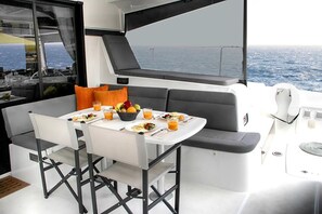 Outdoor dining - Sun-Kissed Sailing Adventure in Islas Sarónicas (Alimos)