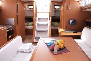 3 bedrooms - Sun-Kissed Sailing Adventure in the Saronic Islands (Laurium)