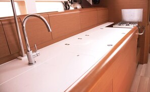 Private kitchen - Sun-Kissed Sailing Adventure in the Saronic Islands (Laurium)