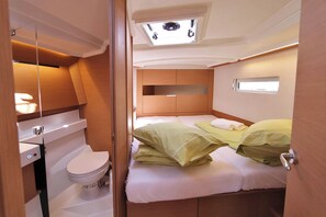 2 bedrooms - Sun-Kissed Sailing Adventure in the Saronic Islands (Laurium)