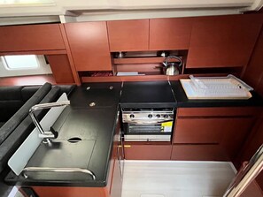 Private kitchen - Sun-Kissed Sailing Adventure in the Ionian Islands, Lefkada (Lefkada)