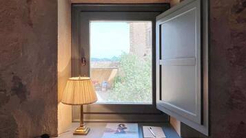 Doppelzimmer, Blick auf den Innenhof | Innenbereich