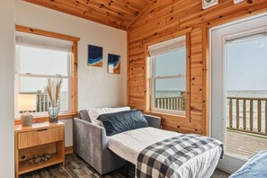 4 bedrooms, internet, bed sheets